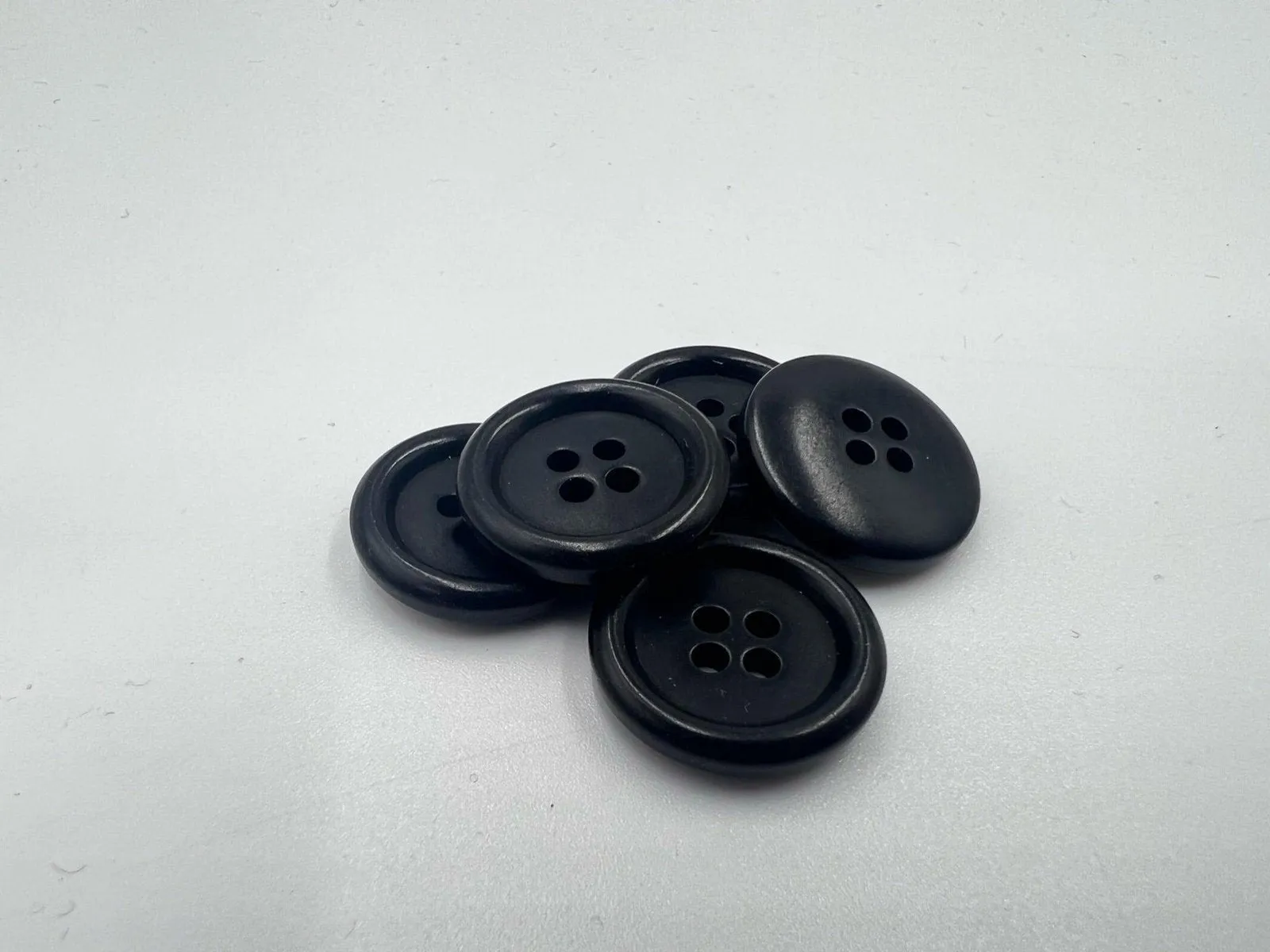 BOUTON POLYESTER 18MM NOIR