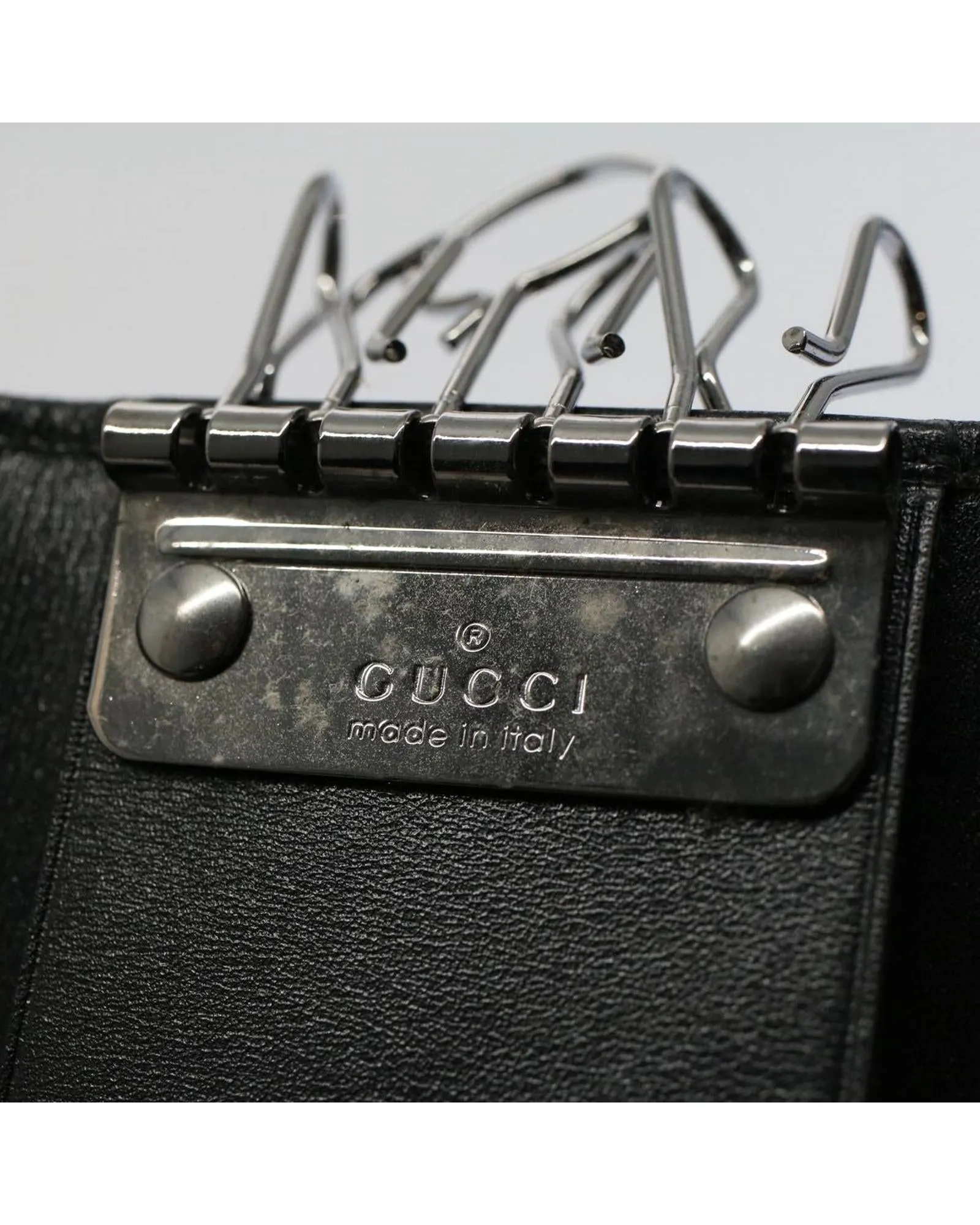Leather Key Case with Multiple Colors and Pockets